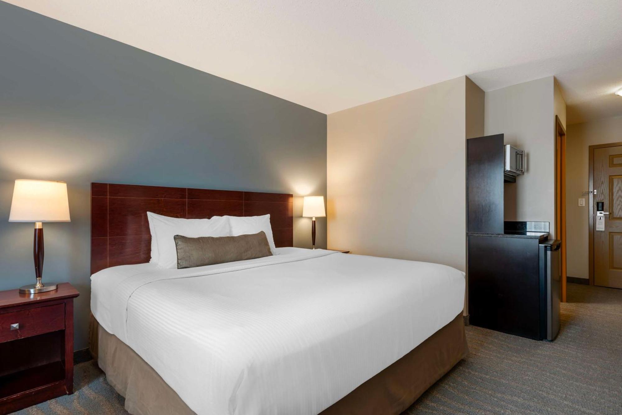 Western 3* Rocky Mountain House